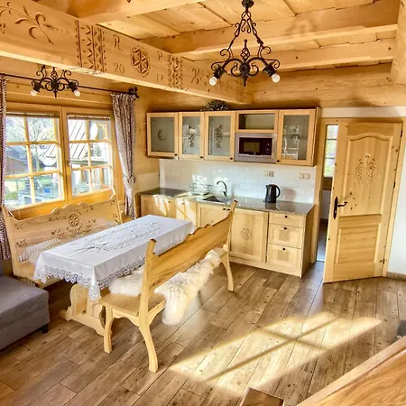 Goralskie Bacowki Z Widokiem Na Giewont *