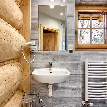 Goralskie Bacowki Z Widokiem Na Giewont