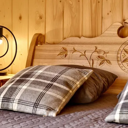 Goralskie Bacowki Z Widokiem Na Giewont