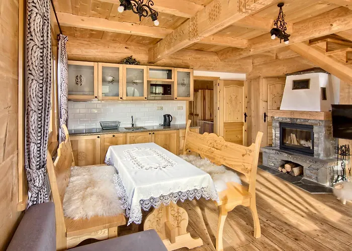 Goralskie Bacowki Z Widokiem Na Giewont