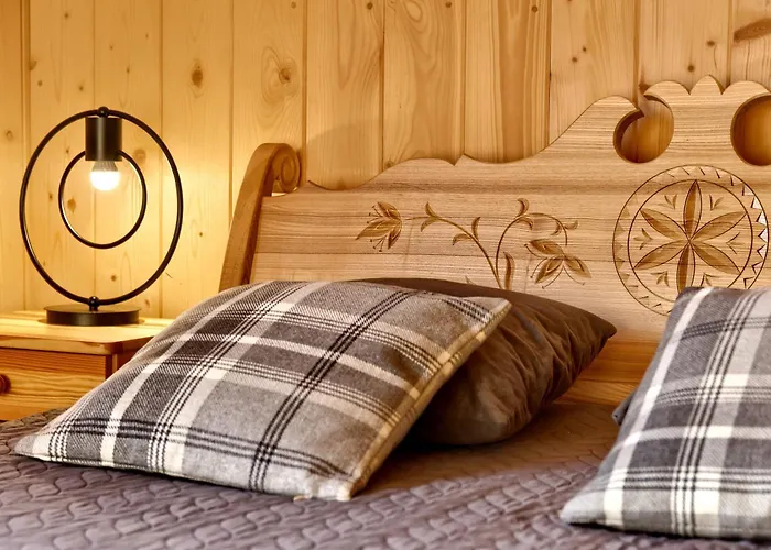 Goralskie Bacowki Z Widokiem Na Giewont